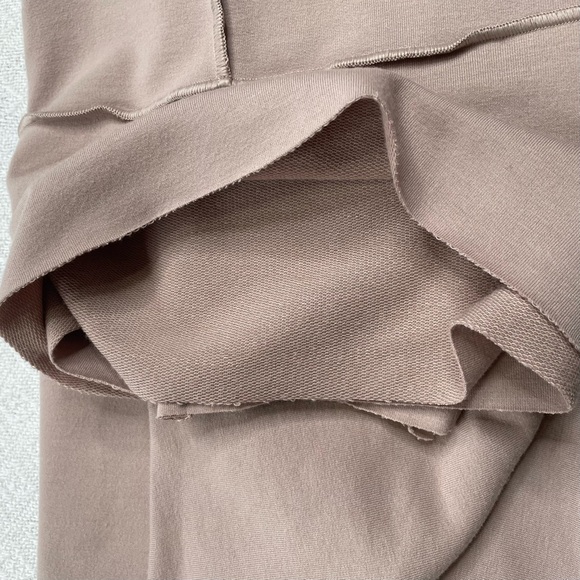 SPANX Women's Relaxed Sweatshirt in Soft Taupe ~ Sz Medium ~ Casual - Picture 11 of 11